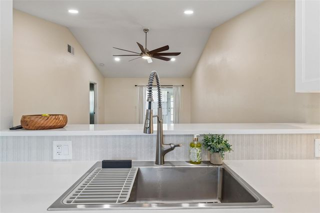 10780 43RD STREET N 707, Clearwater, FL 33762