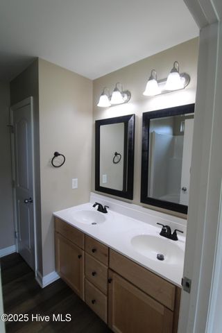 307 Basil Court, Hubert, NC 28539