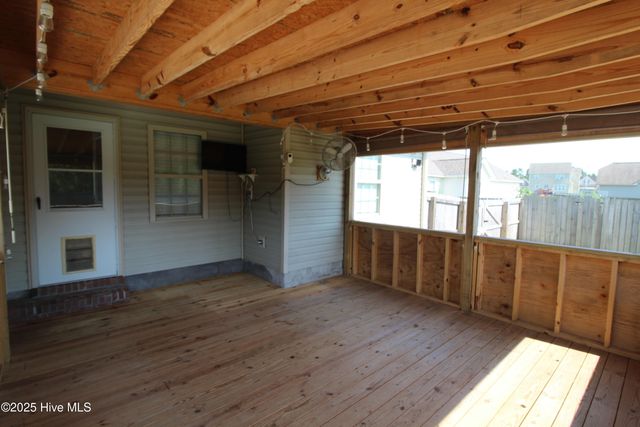 307 Basil Court, Hubert, NC 28539