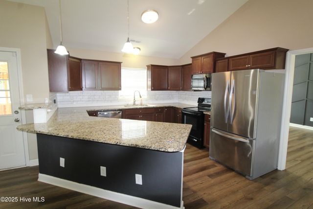 307 Basil Court, Hubert, NC 28539