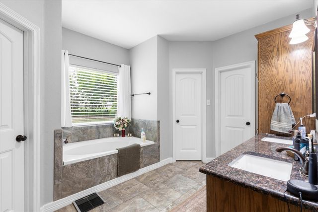 429 Collin Street, Nevada, TX 75173