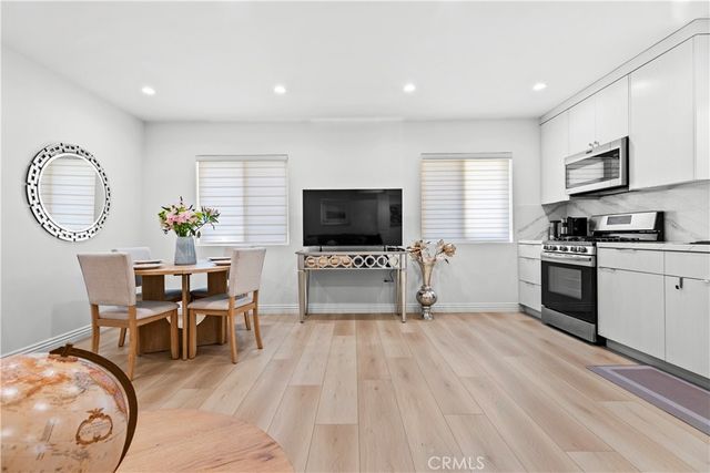 6712 Ventura Canyon Avenue, Van Nuys, CA 91401