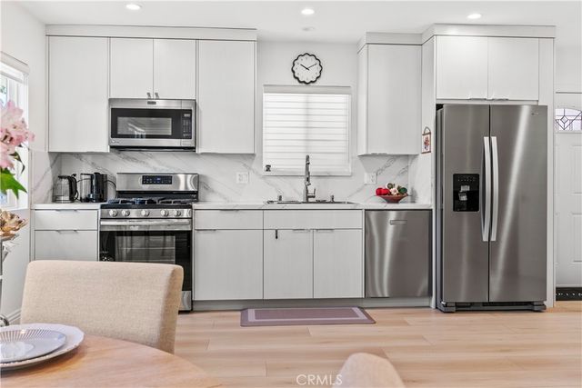 6712 Ventura Canyon Avenue, Van Nuys, CA 91401