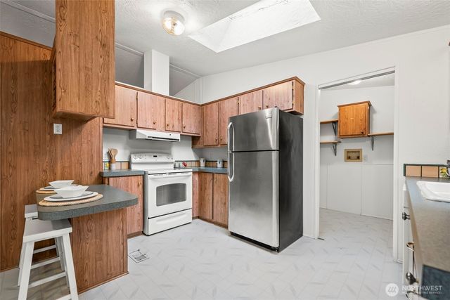 998 Mahogany Lane NW, Bremerton, WA 98311