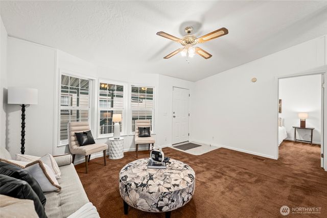 998 Mahogany Lane NW, Bremerton, WA 98311