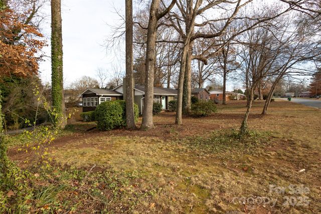 3801 Sudbury Road, Charlotte, NC 28205