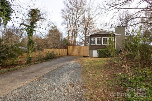 3801 Sudbury Road, Charlotte, NC 28205