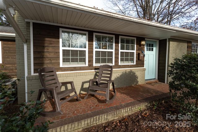 3801 Sudbury Road, Charlotte, NC 28205