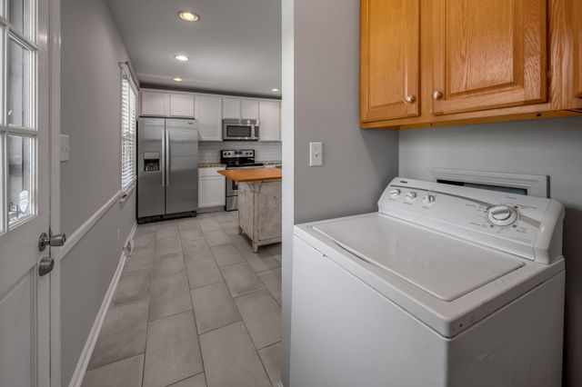 3339 Sutherland Drive, Lexington, KY 40517