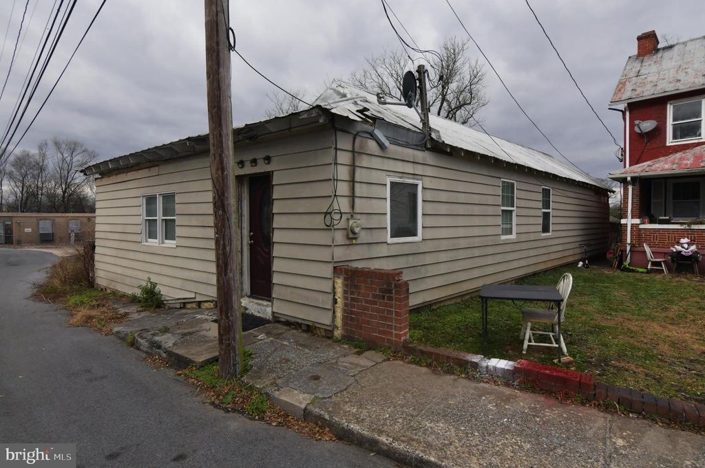 122 FIVE POINT AVE, Martinsburg, WV 25404