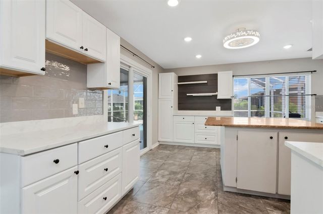 303 BARSTOW COURT, Sun City Center, FL 33573