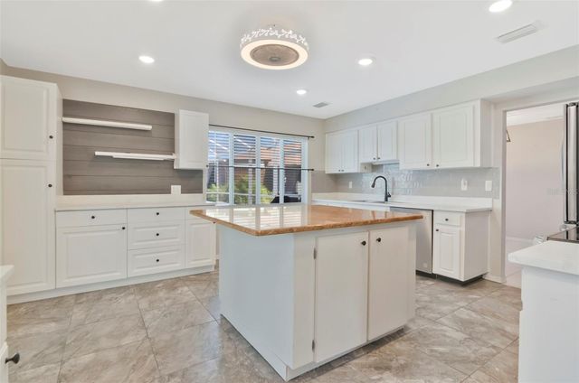 303 BARSTOW COURT, Sun City Center, FL 33573