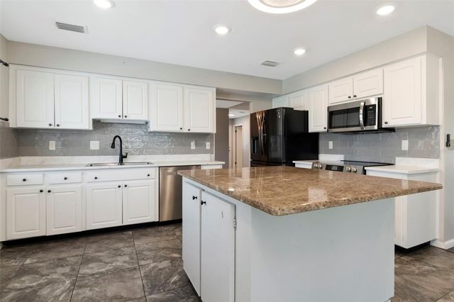 303 BARSTOW COURT, Sun City Center, FL 33573