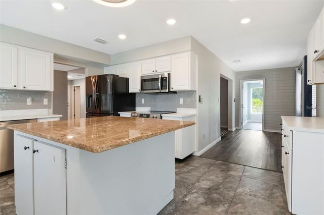 303 BARSTOW COURT, Sun City Center, FL 33573
