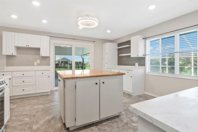 303 BARSTOW COURT, Sun City Center, FL 33573