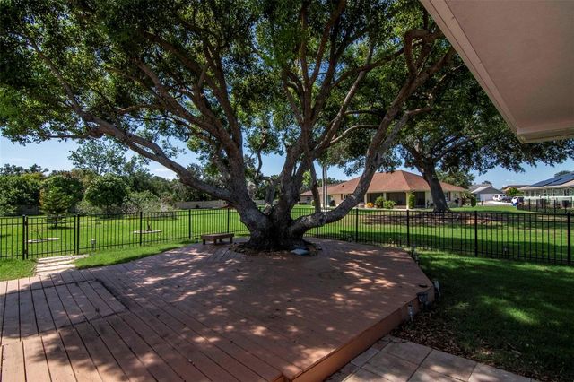 303 BARSTOW COURT, Sun City Center, FL 33573