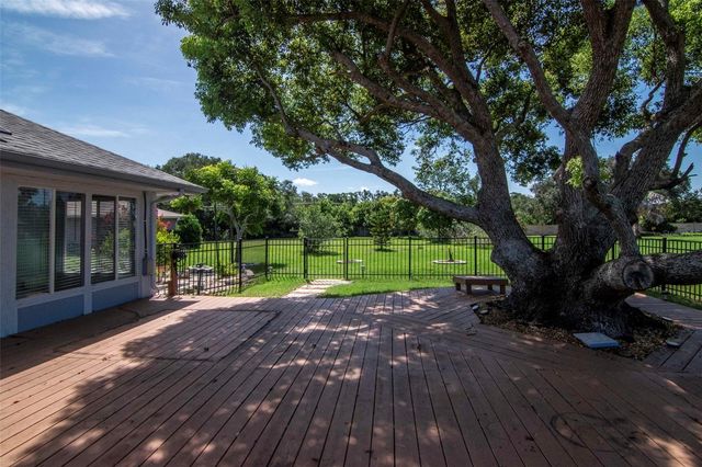 303 BARSTOW COURT, Sun City Center, FL 33573