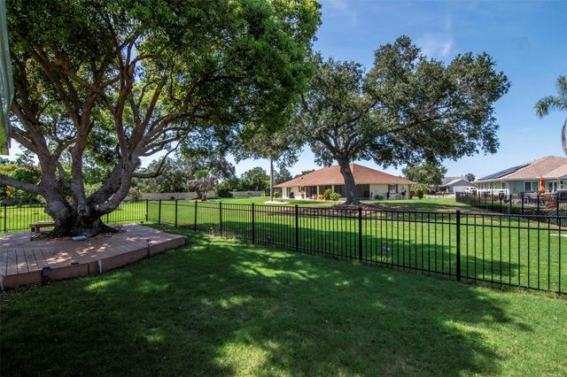 303 BARSTOW COURT, Sun City Center, FL 33573