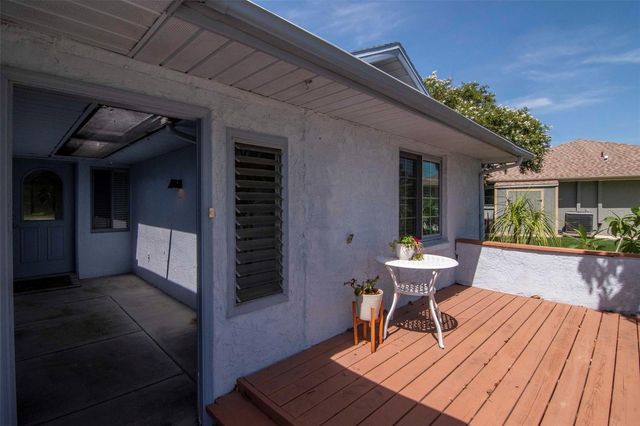 303 BARSTOW COURT, Sun City Center, FL 33573