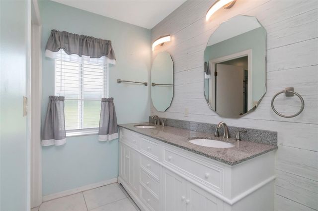 303 BARSTOW COURT, Sun City Center, FL 33573