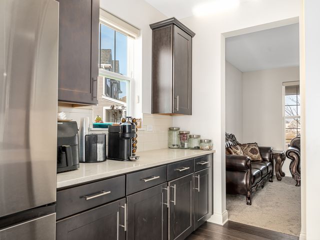 16112 S Dana Drive, Plainfield, IL 60586