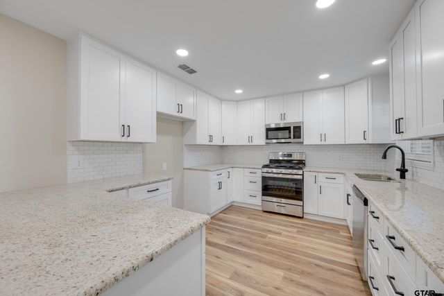 3102 Faith Ln, Tyler, TX 75701