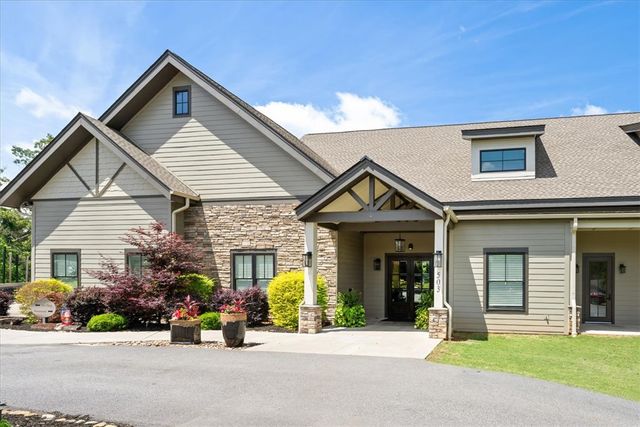 1321 S Arrowhead Drive, Westminster, SC 29693