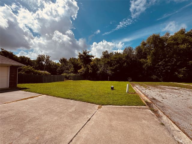 106 Oak Lane, Ladonia, TX 75449