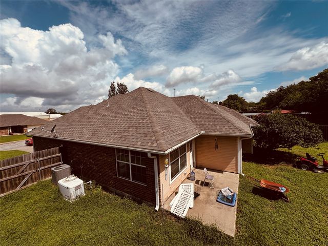 106 Oak Lane, Ladonia, TX 75449