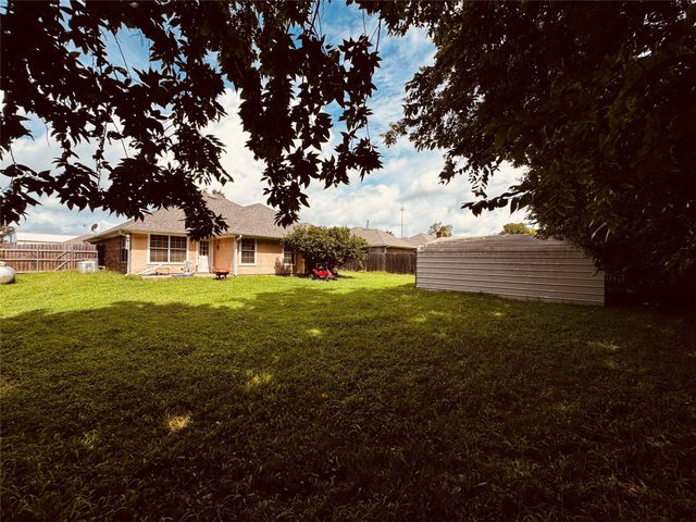 106 Oak Lane, Ladonia, TX 75449