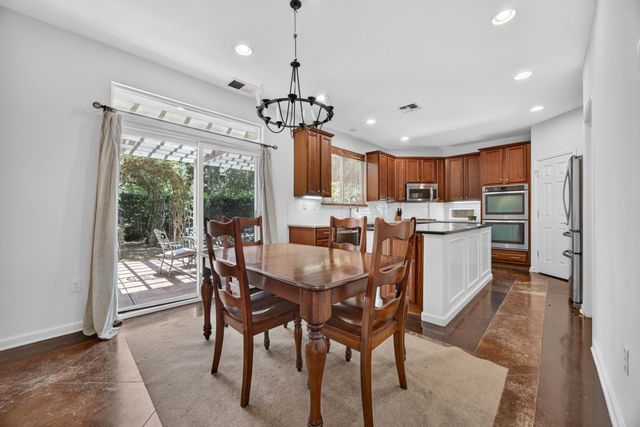 6227 Riverbank Cir, Stockton, CA 95219