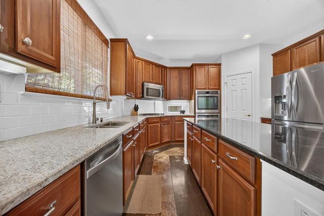 6227 Riverbank Cir, Stockton, CA 95219