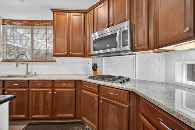 6227 Riverbank Cir, Stockton, CA 95219