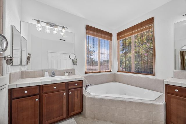 6227 Riverbank Cir, Stockton, CA 95219