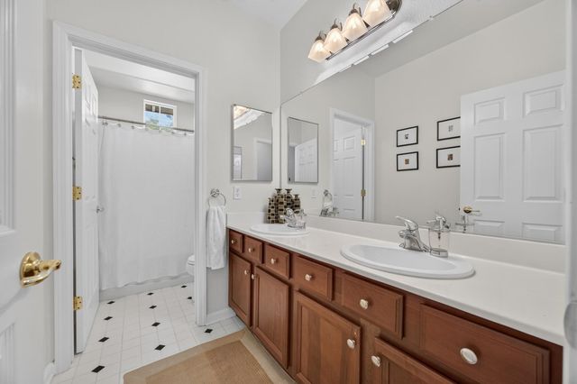 6227 Riverbank Cir, Stockton, CA 95219