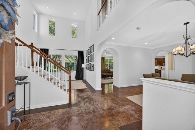 6227 Riverbank Cir, Stockton, CA 95219