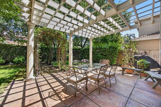6227 Riverbank Cir, Stockton, CA 95219