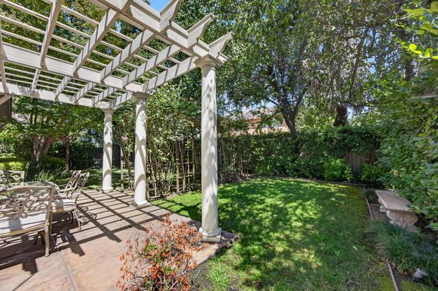 6227 Riverbank Cir, Stockton, CA 95219