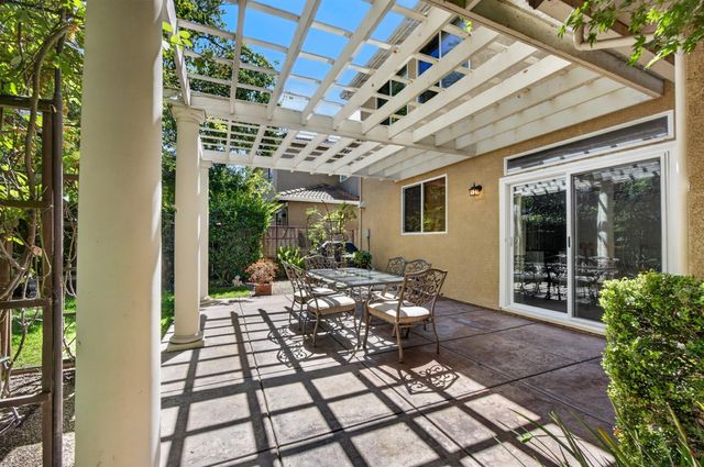 6227 Riverbank Cir, Stockton, CA 95219