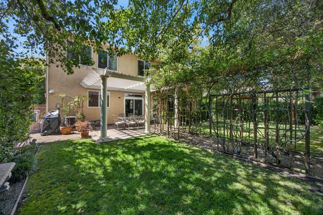 6227 Riverbank Cir, Stockton, CA 95219