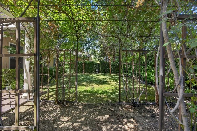 6227 Riverbank Cir, Stockton, CA 95219