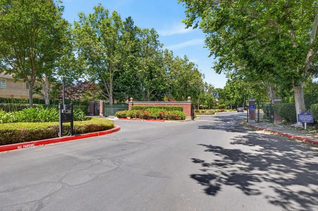 6227 Riverbank Cir, Stockton, CA 95219