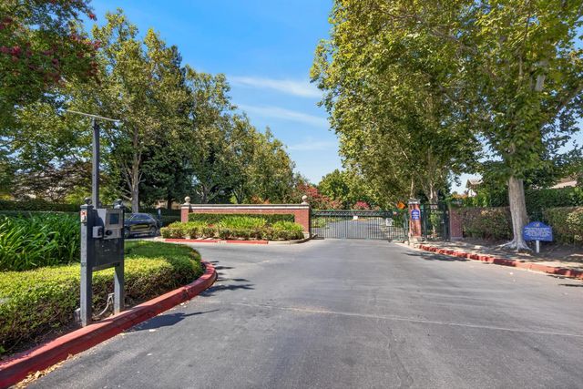 6227 Riverbank Cir, Stockton, CA 95219