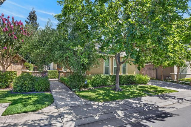6227 Riverbank Cir, Stockton, CA 95219
