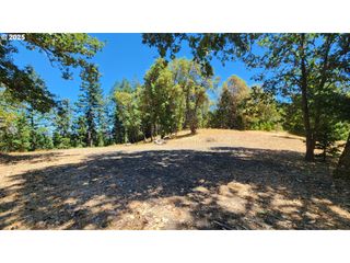 675 PANORAMA Ln, Roseburg, OR 97471