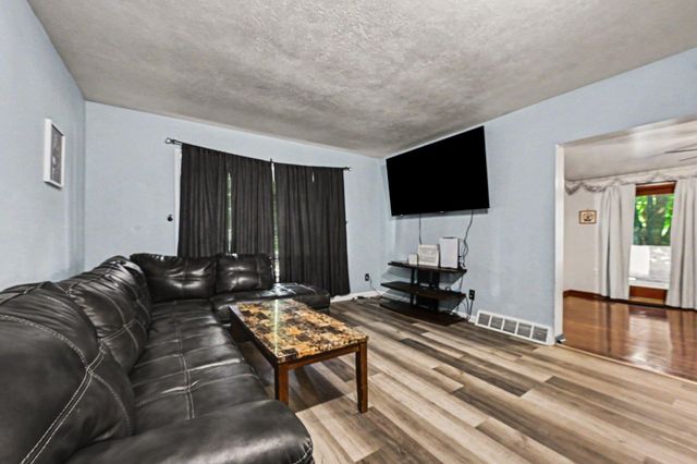 402 W Broadway Street, Three Rivers City, MI 49093