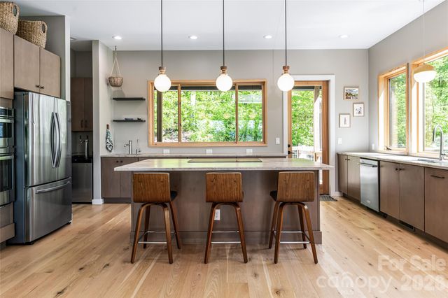 77 Mcintyre Drive, Asheville, NC 28803