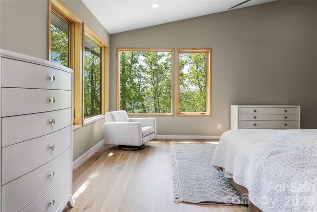 77 Mcintyre Drive, Asheville, NC 28803