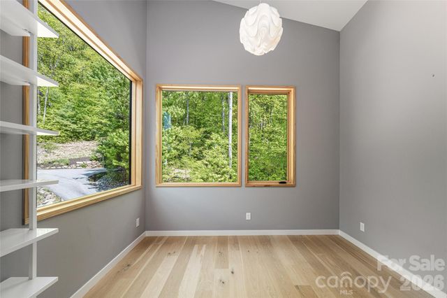 77 Mcintyre Drive, Asheville, NC 28803