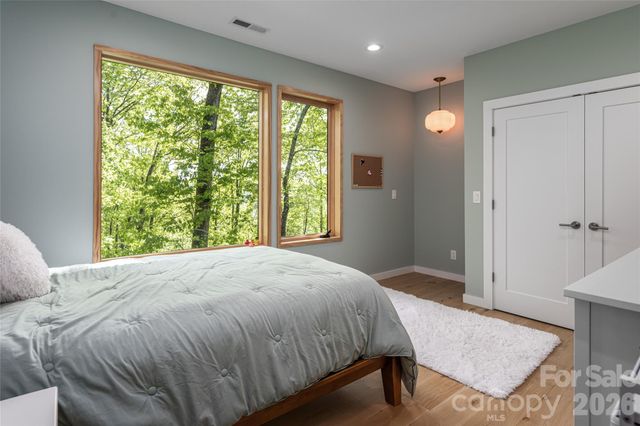77 Mcintyre Drive, Asheville, NC 28803